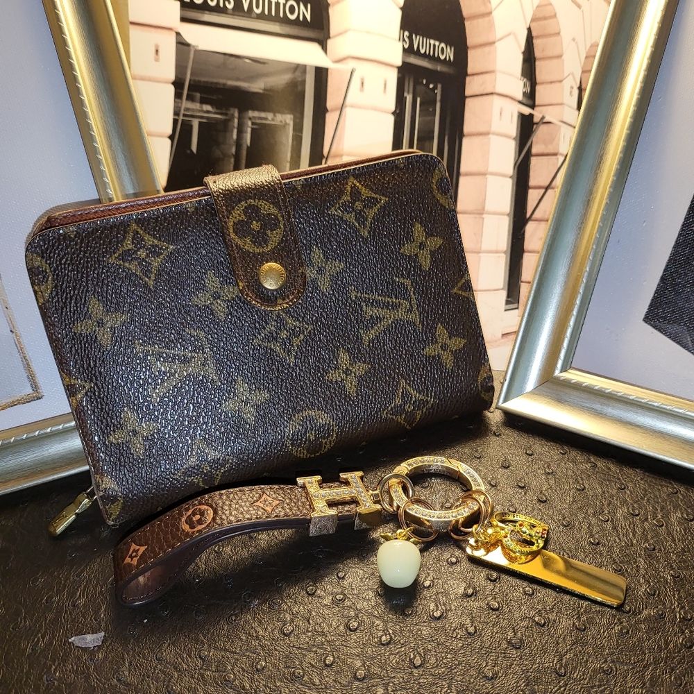 ♡♡SOLD!!!Louis Vuitton Monogram Porte Papier Zippe Bifold Wallet♡♡